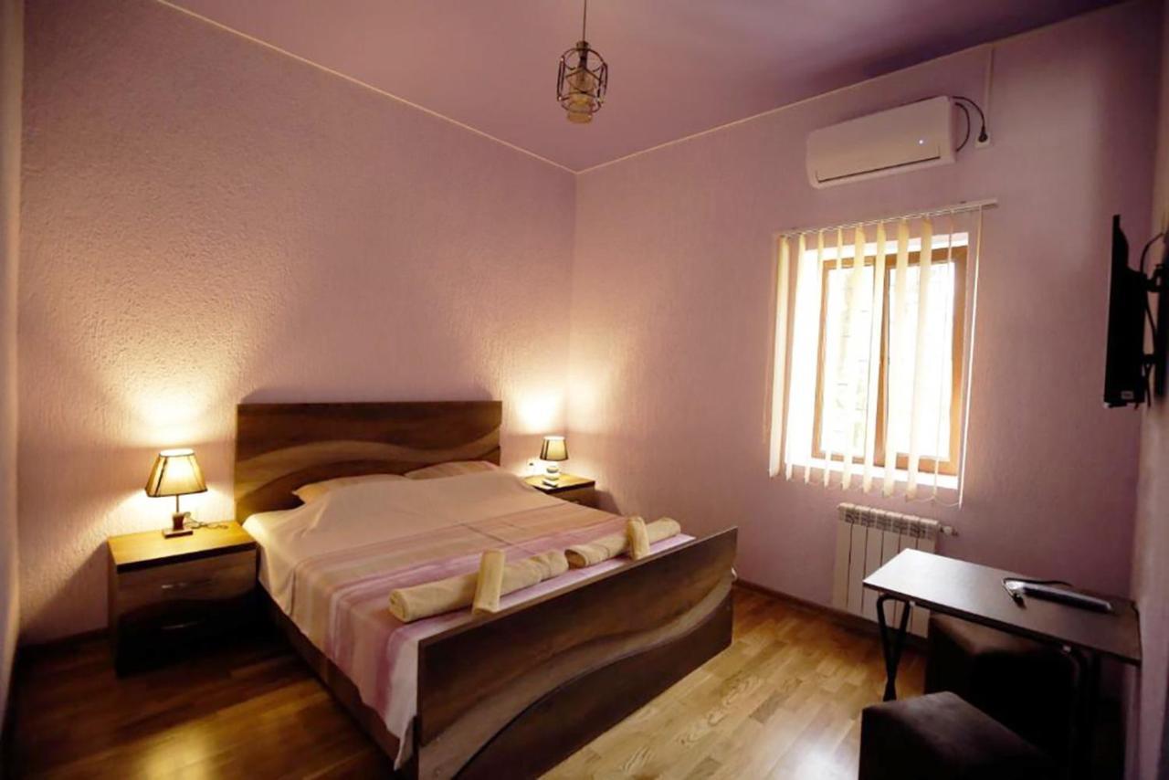 Nickos Hotel Kutaisi Exterior foto
